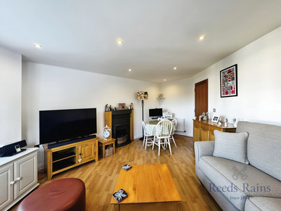 2 bedroom  Flat for sale