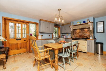4 bedroom Detached Property for sale