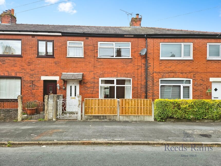 3 bedroom Mid Terrace House for sale