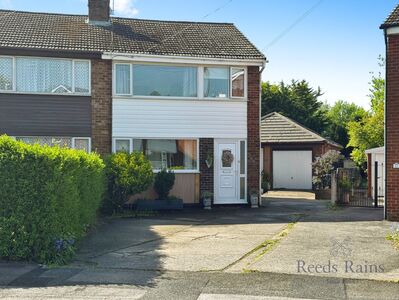4 bedroom Semi Detached House for sale