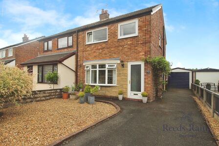 Old Hall Drive, 3 bedroom Semi Detached House to rent, £1,050 pcm