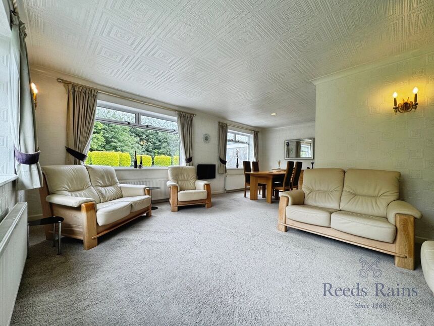 Lounge / Dining Room