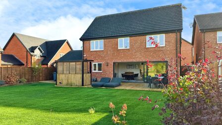 5 bedroom Detached House for sale