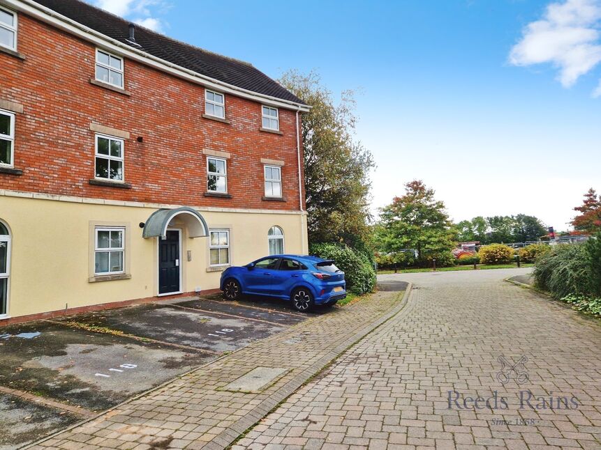 Main image of 2 bedroom Flat for sale, Holland House Road, Walton-le-Dale, Lancashire, PR5