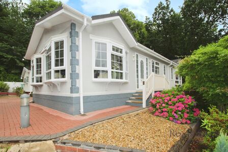 2 bedroom Detached Property for sale