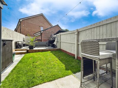 3 bedroom Mid Terrace House for sale