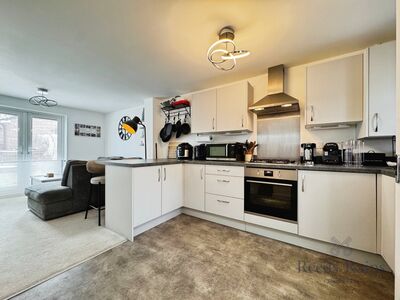 3 bedroom Mid Terrace House for sale