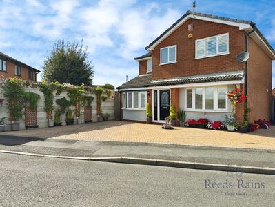 Medway Close, 3 bedroom Detached House for sale, £295,000