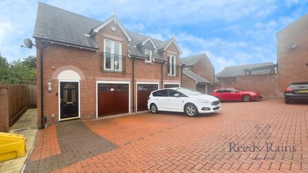 2 bedroom Detached House for sale
