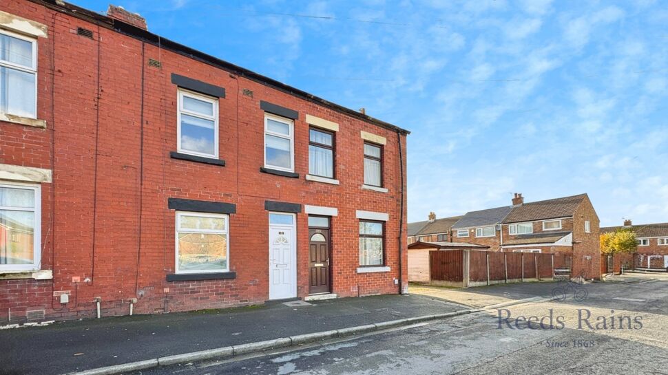 2 bedroom Mid Terrace House for sale