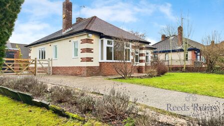 2 bedroom Detached Bungalow for sale