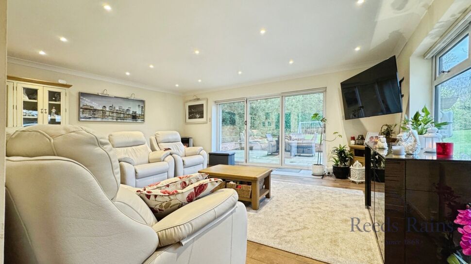 Family Room / Second Lounge