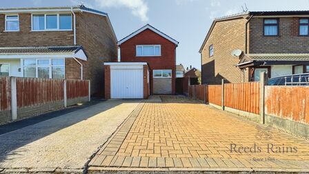 3 bedroom Detached House for sale