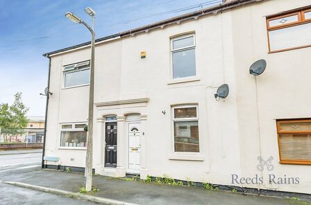 2 bedroom Mid Terrace House for sale