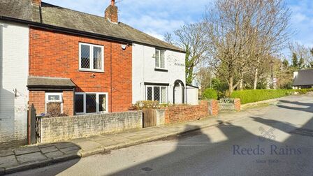 2 bedroom Mid Terrace House for sale