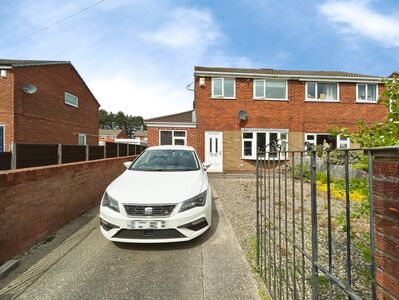 Irongate, 4 bedroom Semi Detached House to rent, &pound;1,250 pcm