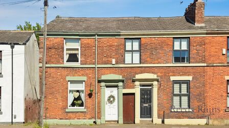 2 bedroom End Terrace House for sale