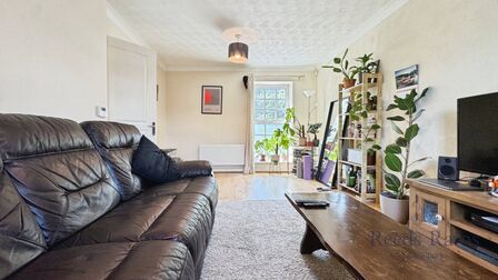 3 bedroom Mid Terrace House for sale
