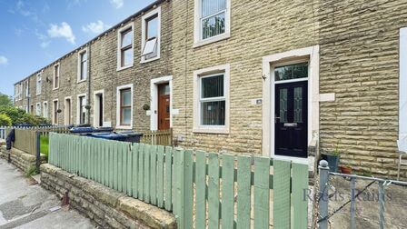 2 bedroom Mid Terrace House for sale