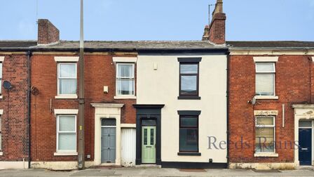 2 bedroom Mid Terrace House for sale