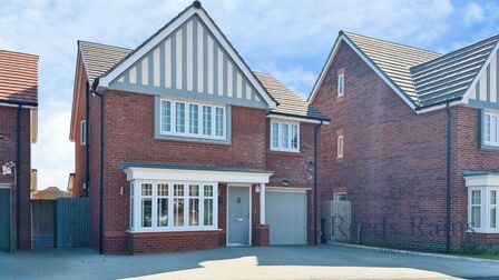 Alton Crescent, 4 bedroom Detached House for sale, &pound;455,000