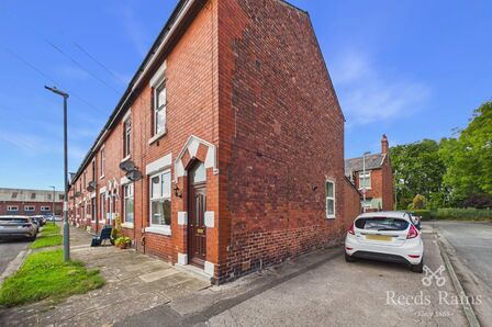 2 bedroom End Terrace House for sale