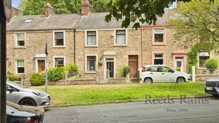 2 bedroom Mid Terrace House for sale