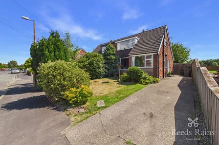 Hayfield Avenue, 3 bedroom Semi Detached House for sale, &pound;225,000