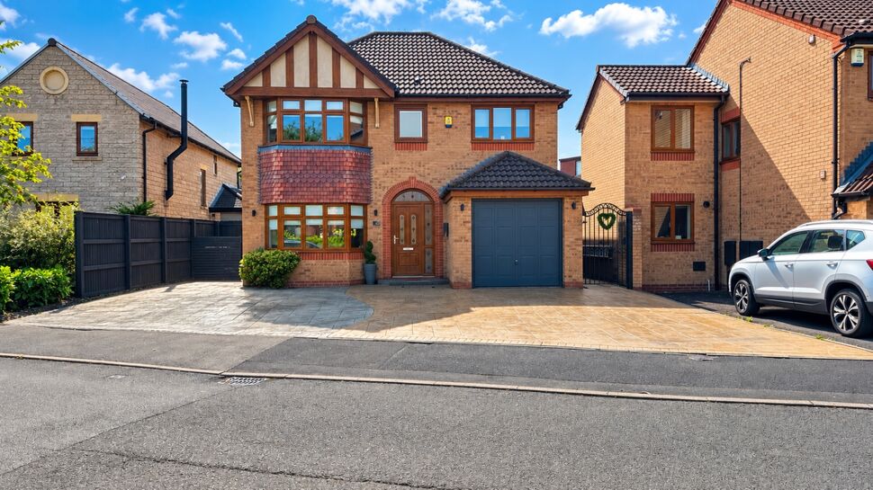 Main image of 4 bedroom Detached House for sale, Fareham Close, Walton-le-Dale, Lancashire, PR5