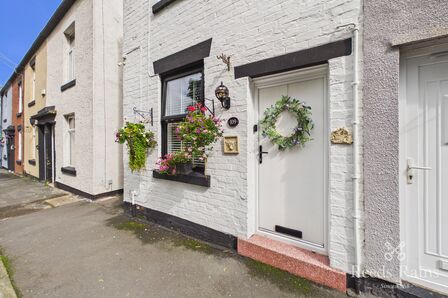 2 bedroom End Terrace House for sale