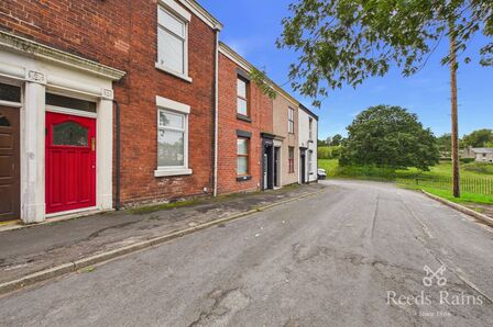 2 bedroom Mid Terrace House for sale