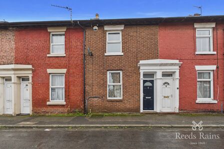 Brandiforth Street, 3 bedroom Mid Terrace House to rent, &pound;900 pcm