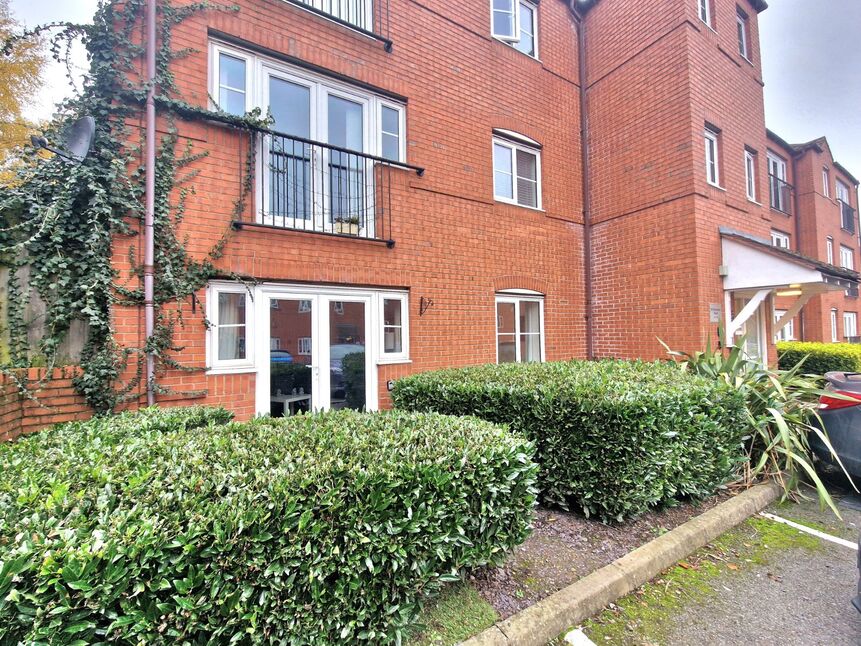 Main image of 1 bedroom  Flat for sale, Nuneaton Road, Warwickshire, CV12