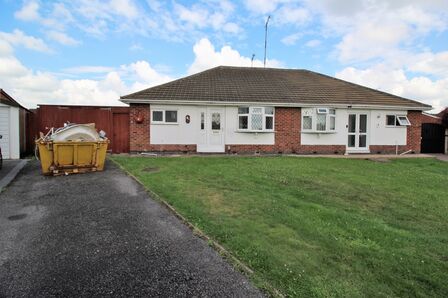 Constance Close, 2 bedroom Semi Detached Bungalow to rent, &pound;1,050 pcm