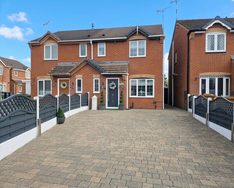 Main image of 3 bedroom Semi Detached House for sale, Pebblebrook Way, Bedworth, Warwickshire, CV12