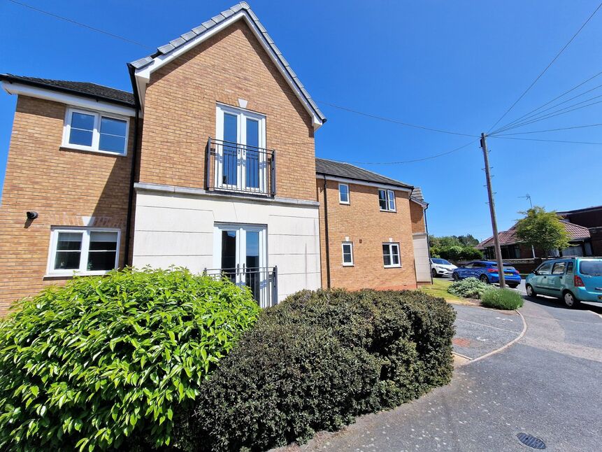 Main image of 2 bedroom Flat to rent, Weavers Close, Bulkington, Warwickshire, CV12