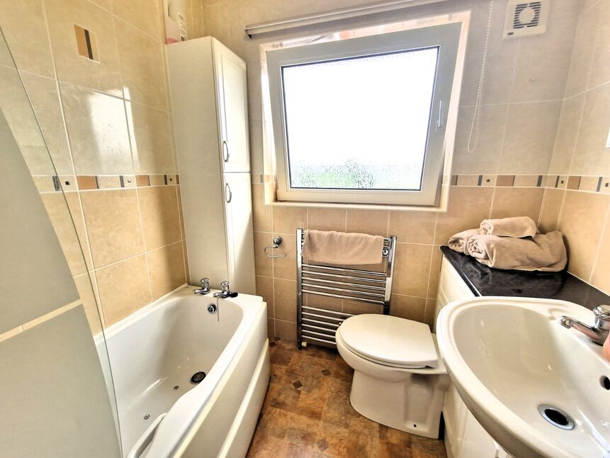 3 bedroom Semi Detached House for sale, Kingsley Crescent, Bulkington