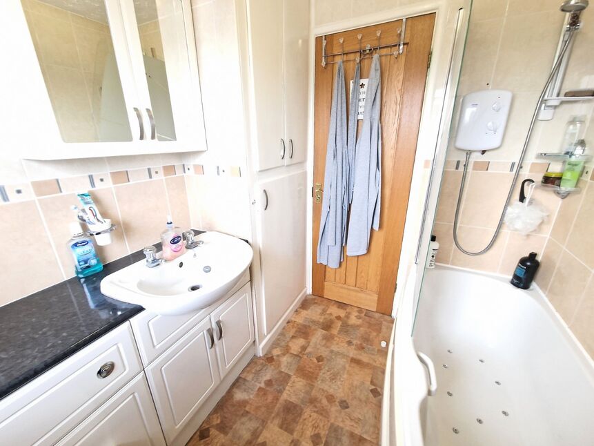 3 bedroom Semi Detached House for sale, Kingsley Crescent, Bulkington