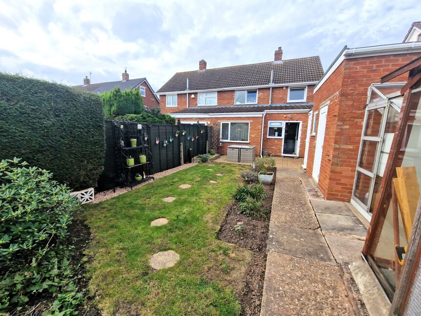 3 bedroom Semi Detached House for sale, Kingsley Crescent, Bulkington