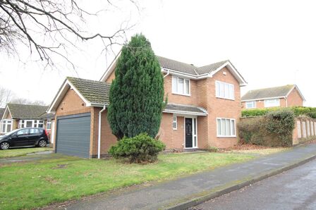 Silver Birch Avenue, 4 bedroom Detached House to rent, £1,400 pcm
