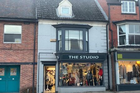 The Square, 2 bedroom  Flat to rent, £1,350 pcm