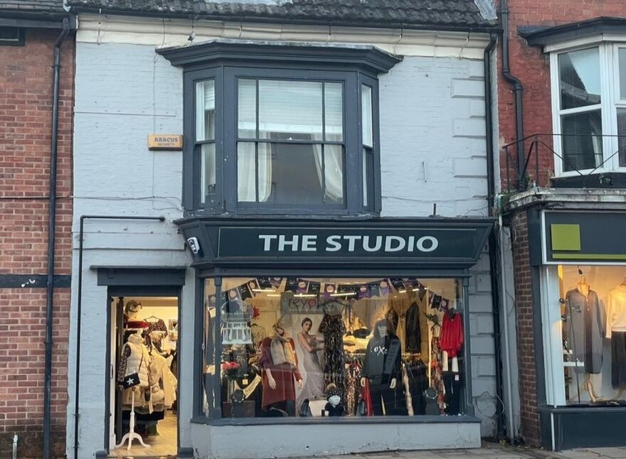 Main image of 2 bedroom  Flat to rent, The Square, Kenilworth, Warwickshire, CV8