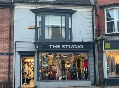 The Square, 2 bedroom  Flat to rent, £1,300 pcm
