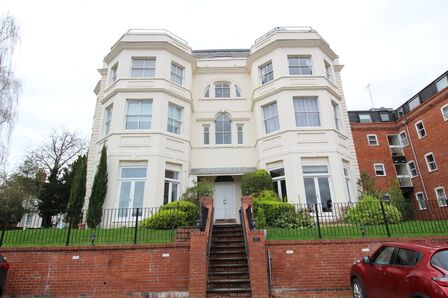 Bridge Street, 1 bedroom Flat to rent, &pound;1,000 pcm