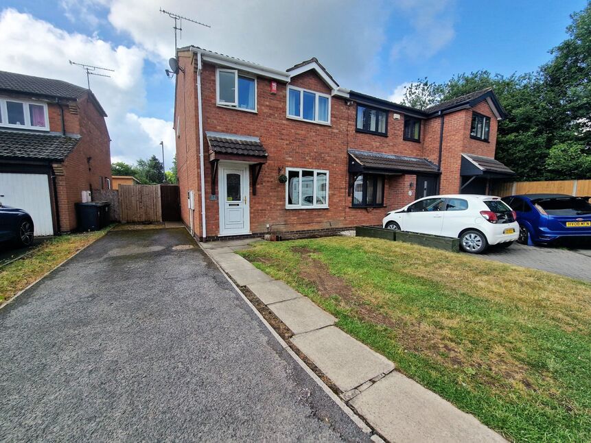 Main image of 3 bedroom Semi Detached House to rent, Cozens Close, Bedworth, Warwickshire, CV12
