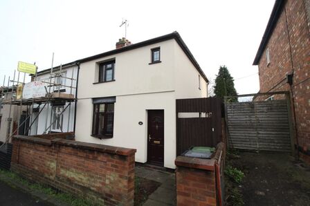 2 bedroom Semi Detached House to rent