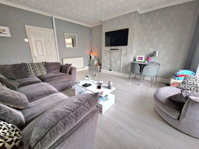 3 bedroom Mid Terrace House for sale