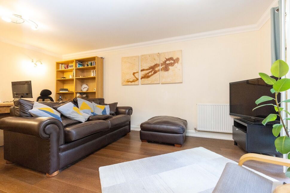Main image of 2 bedroom Flat for sale, Fennyland Lane, Kenilworth, Warwickshire, CV8