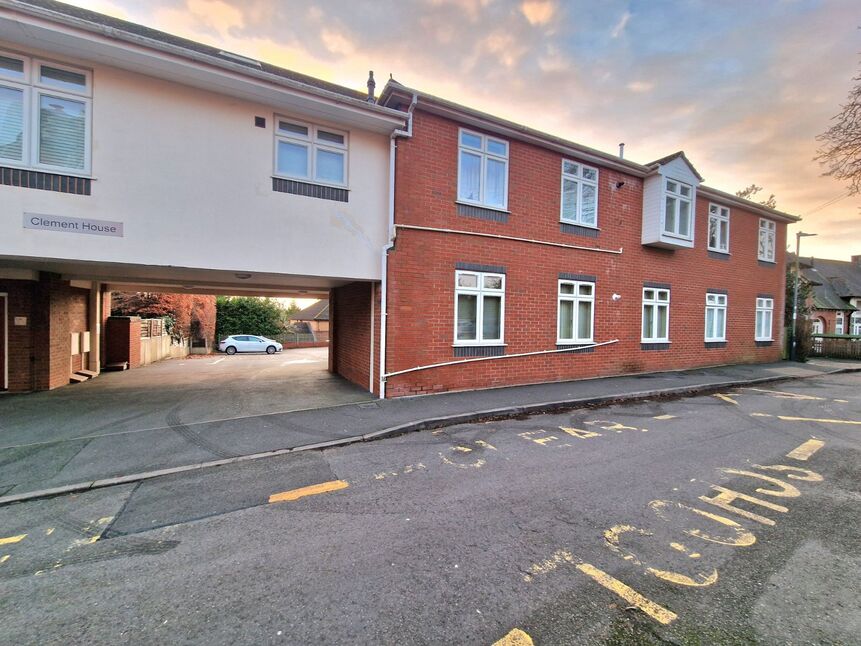 Main image of 2 bedroom  Flat for sale, The Blundells, Kenilworth, Warwickshire, CV8