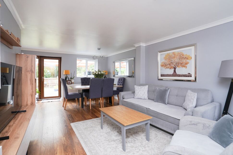 Lounge / Dining Room